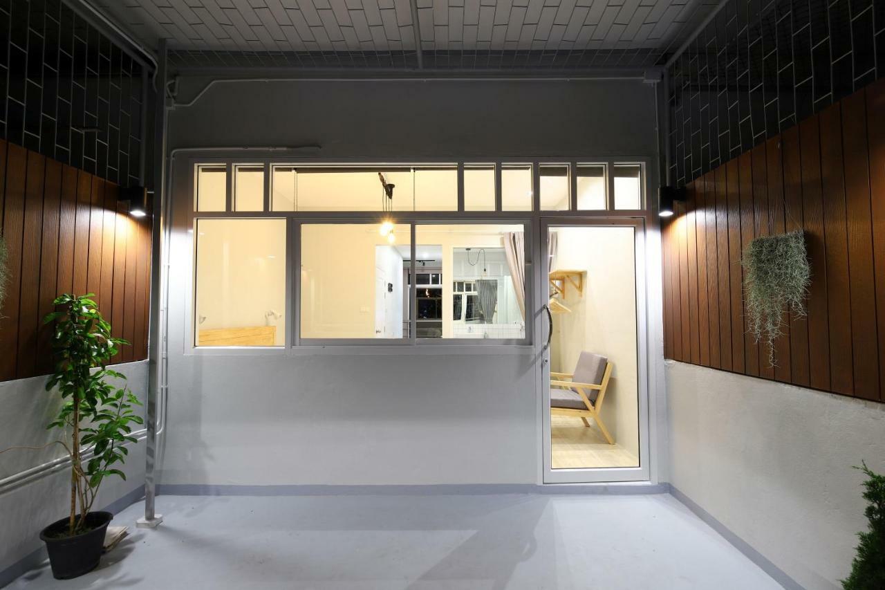 Ekanake Hostel Bangkok Exteriör bild