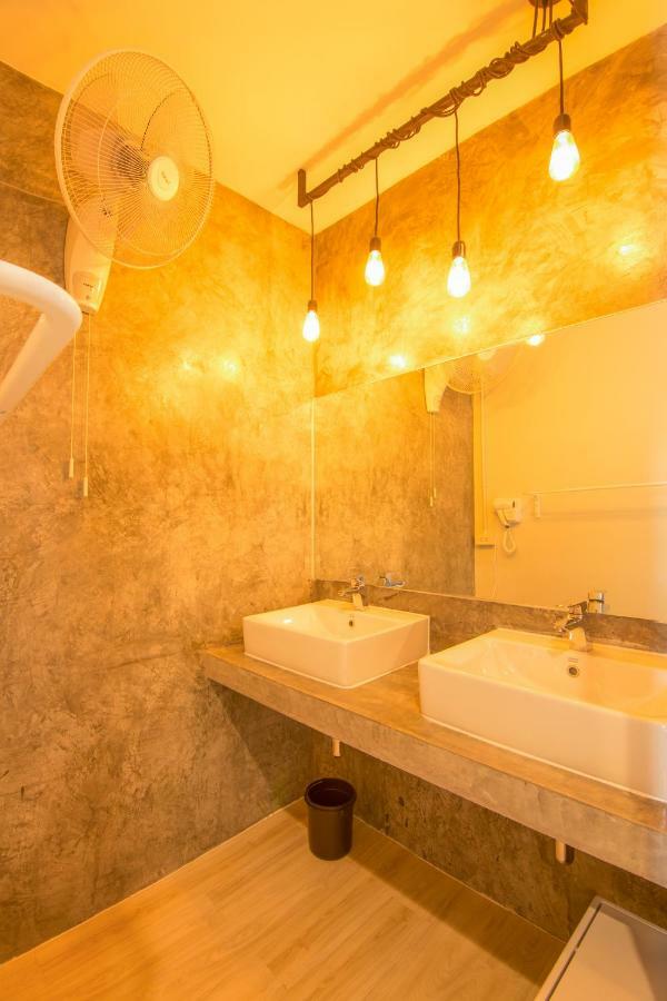 Ekanake Hostel Bangkok Exteriör bild