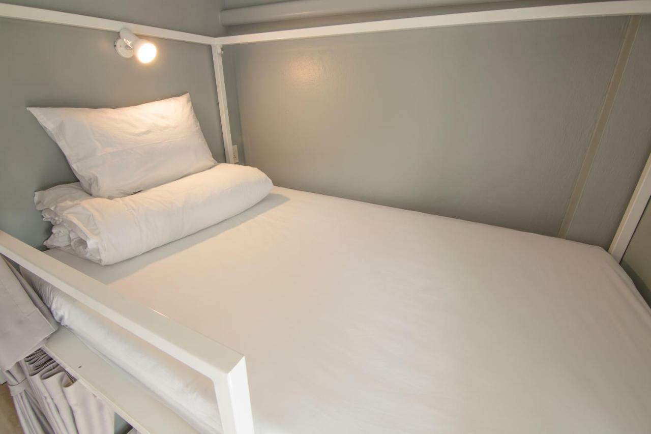 Ekanake Hostel Bangkok Exteriör bild